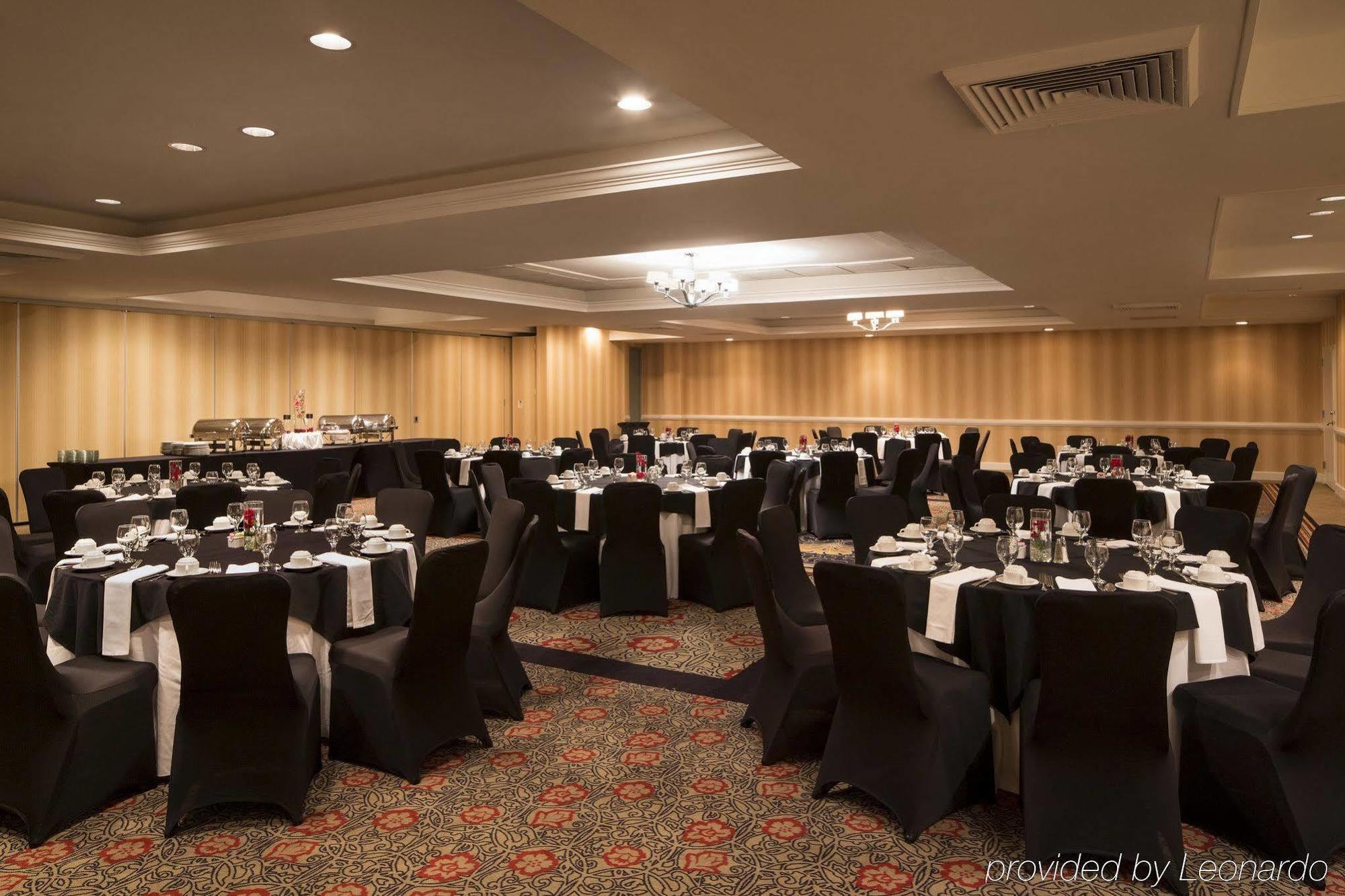 Doubletree By Hilton Hotel Raleigh - Brownstone - University Exterior foto