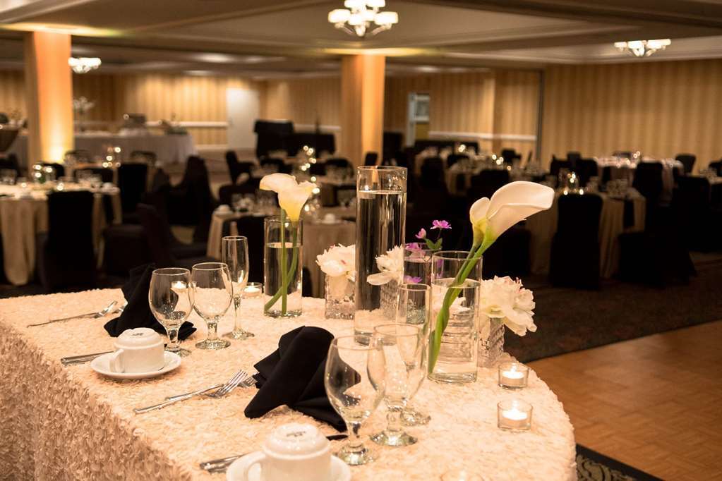 Doubletree By Hilton Hotel Raleigh - Brownstone - University Instalações foto